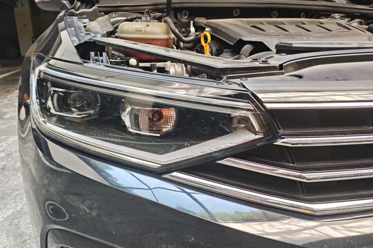 Used Volkswagen Magotan 2020 330TSI DSG Leading Model Right Front Headlight