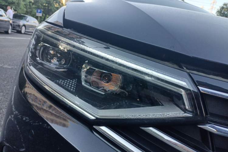Used Volkswagen Magotan 2020 330TSI DSG Luxury Edition Right Front Headlight