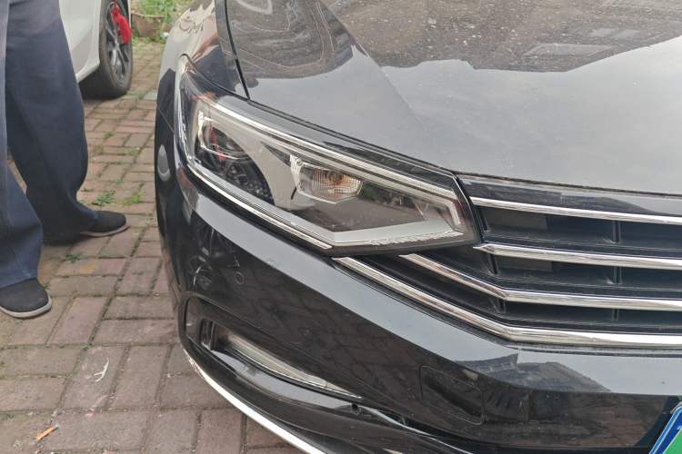 Used Volkswagen Magotan 2020 280TSI DSG Comfort Edition Right Front Headlight