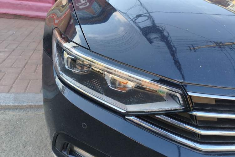 Used Volkswagen Magotan 2020 330TSI DSG Leading Model Right Front Headlight