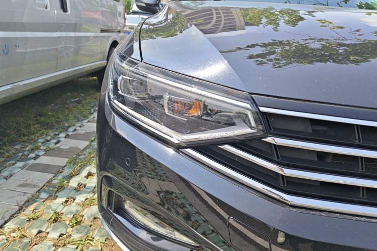 Used Volkswagen Magotan 2020 280TSI DSG Comfort Edition Right Front Headlight