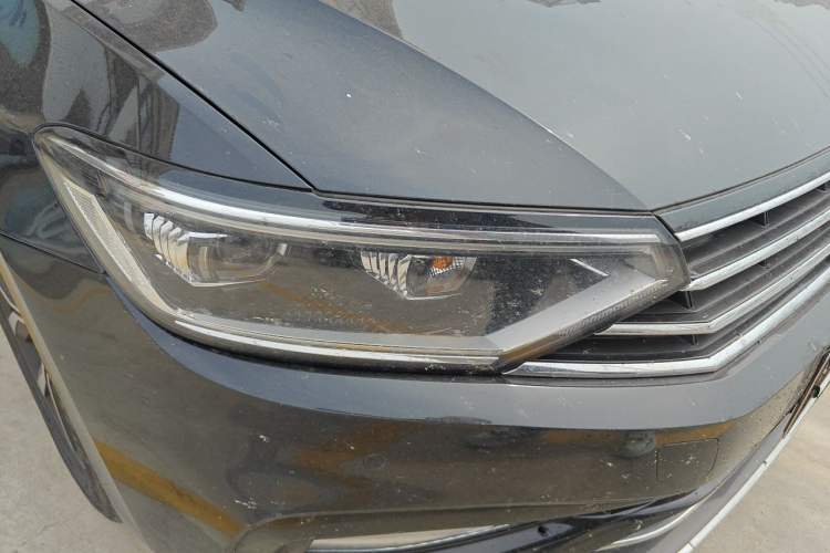 Used Volkswagen Magotan 2020 330TSI DSG Leading Model Right Front Headlight