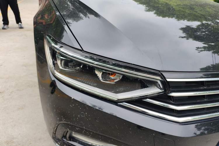 Used Volkswagen Magotan 2020 330TSI DSG Leading Model Right Front Headlight