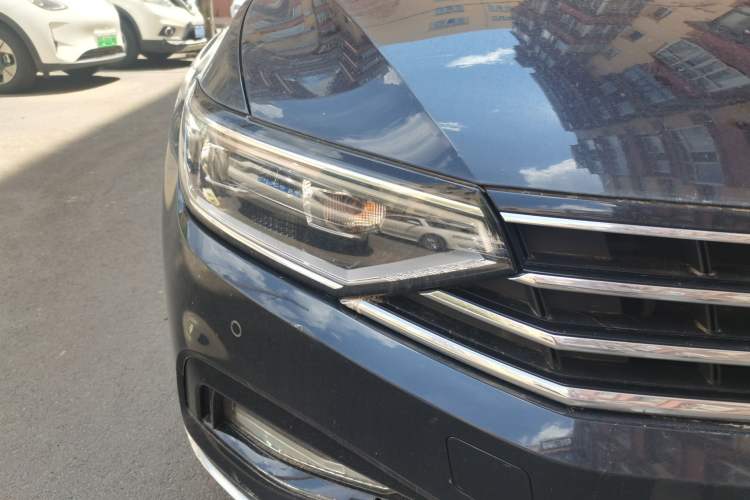 Used Volkswagen Magotan 2020 280TSI DSG Comfort Edition Right Front Headlight