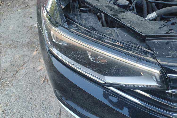 Used Volkswagen Magotan 2020 280TSI DSG Comfort Edition Right Front Headlight