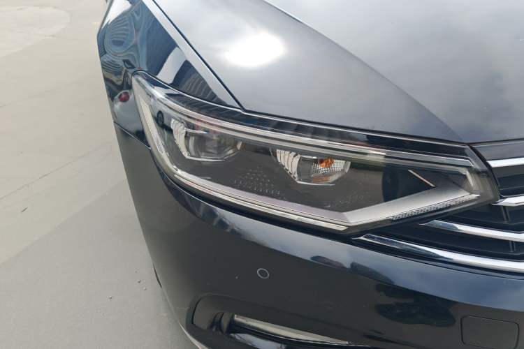 Used Volkswagen Magotan 2020 330TSI DSG Leading Model Right Front Headlight