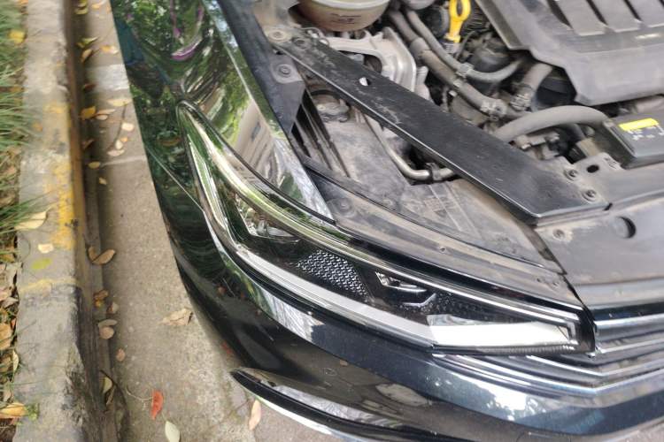 Used Volkswagen Magotan 2020 330TSI DSG Luxury Edition Right Front Headlight