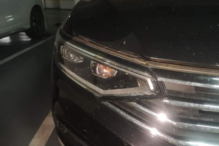 Used Volkswagen Magotan 2020 330TSI DSG Luxury Edition Right Front Headlight