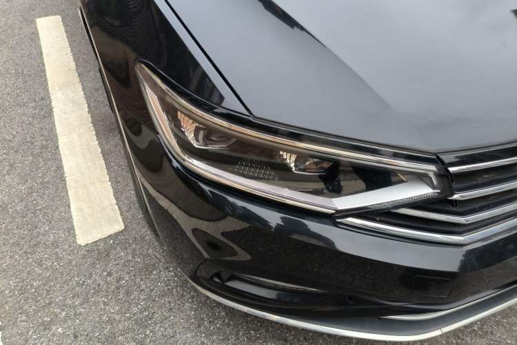 Used Volkswagen Magotan 2020 330TSI DSG Leading Model Right Front Headlight