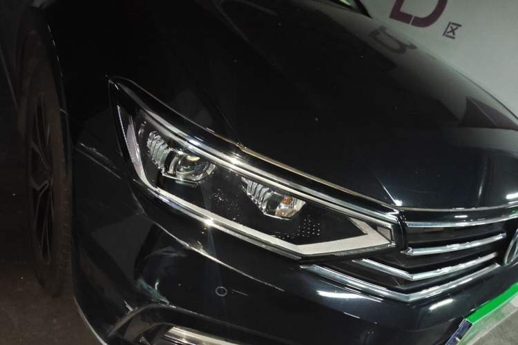 Used Volkswagen Magotan 2020 330TSI DSG Leading Model Right Front Headlight