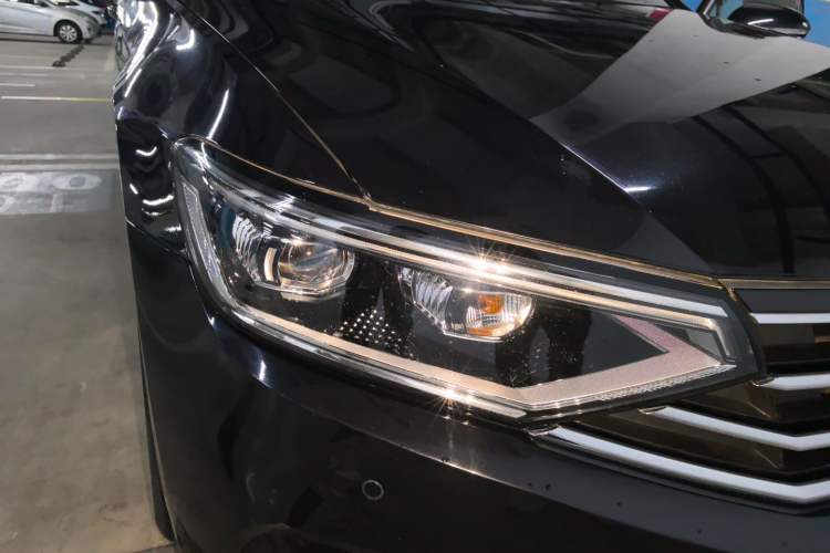 Used Volkswagen Magotan 2020 330TSI DSG Leading Model Right Front Headlight
