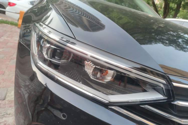 Used Volkswagen Magotan 2020 330TSI DSG Luxury Edition Right Front Headlight