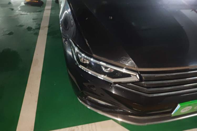Used Volkswagen Magotan 2020 330TSI DSG Leading Model Right Front Headlight