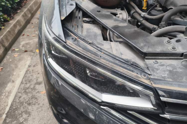 Used Volkswagen Magotan 2020 380TSI DSG Luxury Version Right Front Headlight