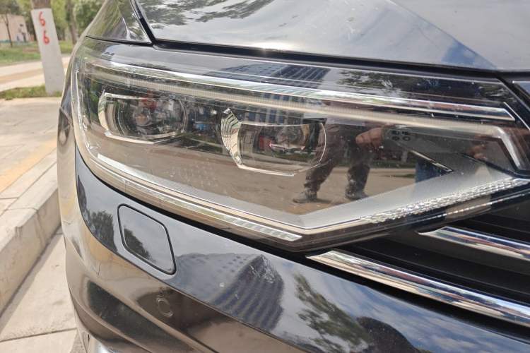 Used Volkswagen Magotan 2020 330TSI DSG Luxury Edition Right Front Headlight