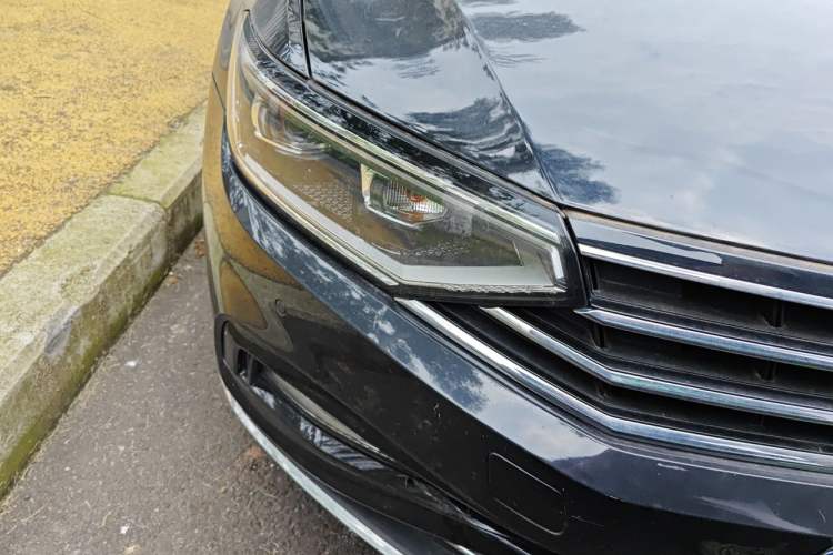 Used Volkswagen Magotan 2020 330TSI DSG Luxury Edition Right Front Headlight
