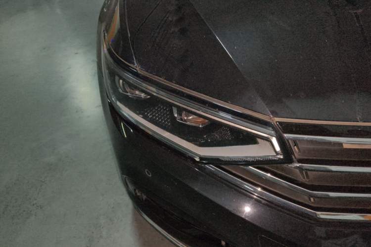 Used Volkswagen Magotan 2020 330TSI DSG Luxury Edition Right Front Headlight