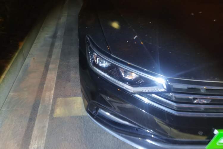 Used Volkswagen Magotan 2020 330TSI DSG Leading Model Right Front Headlight