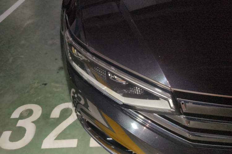 Used Volkswagen Magotan 2020 380TSI DSG Luxury Version Right Front Headlight