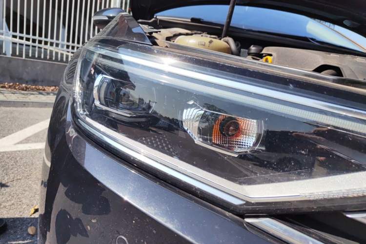 Used Volkswagen Magotan 2020 330TSI DSG Leading Model Right Front Headlight