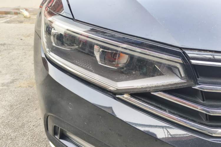 Used Volkswagen Magotan 2020 330TSI DSG Luxury Edition Right Front Headlight