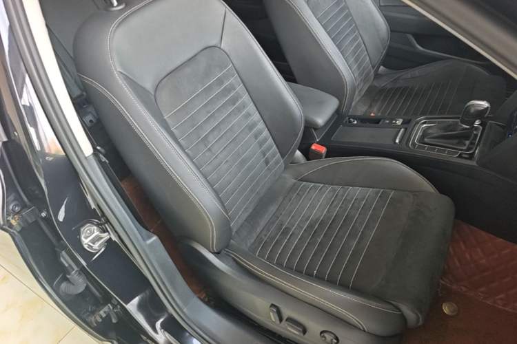 Used Volkswagen Magotan 2020 330TSI DSG Luxury Edition Right Front Seat