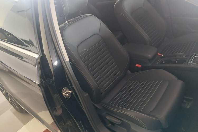 Used Volkswagen Magotan 2020 280TSI DSG Comfort Edition Right Front Seat