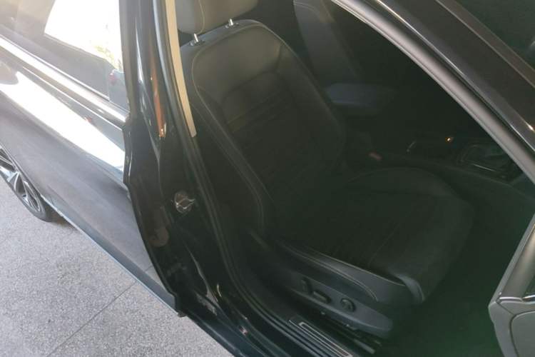 Used Volkswagen Magotan 2020 330TSI DSG Luxury Edition Right Front Seat