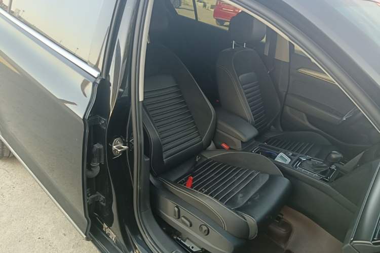 Used Volkswagen Magotan 2020 330TSI DSG Leading Model Right Front Seat