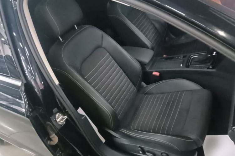 Used Volkswagen Magotan 2020 330TSI DSG Luxury Edition Right Front Seat