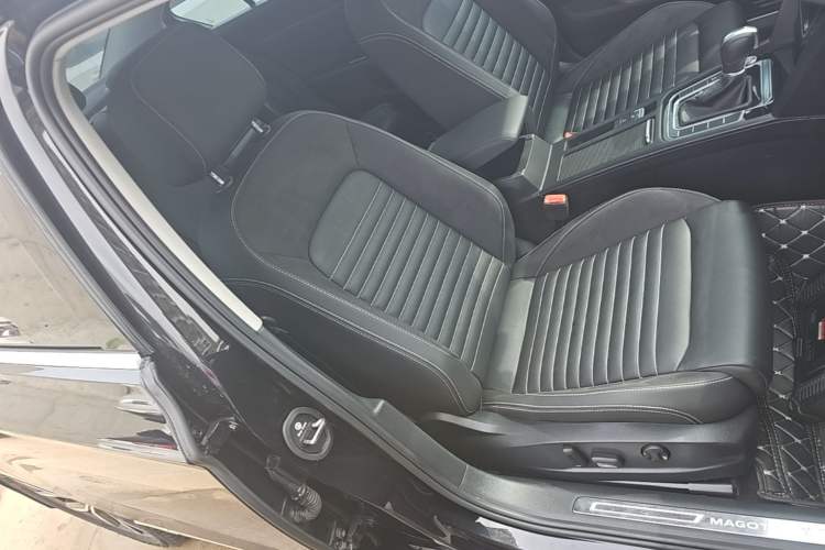 Used Volkswagen Magotan 2020 330TSI DSG Leading Model Right Front Seat