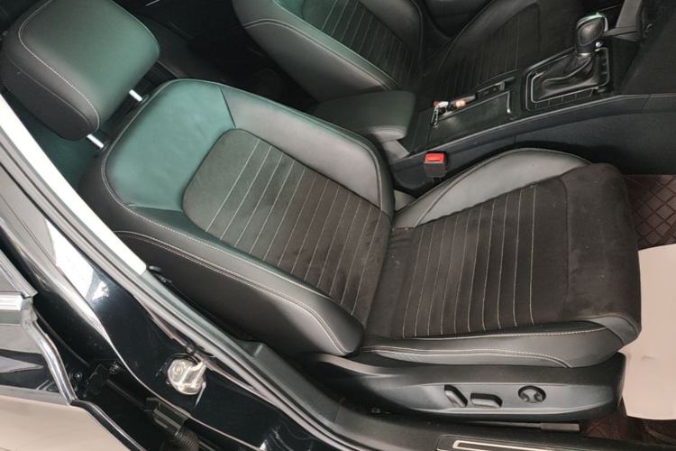 Used Volkswagen Magotan 2020 330TSI DSG Luxury Edition Right Front Seat