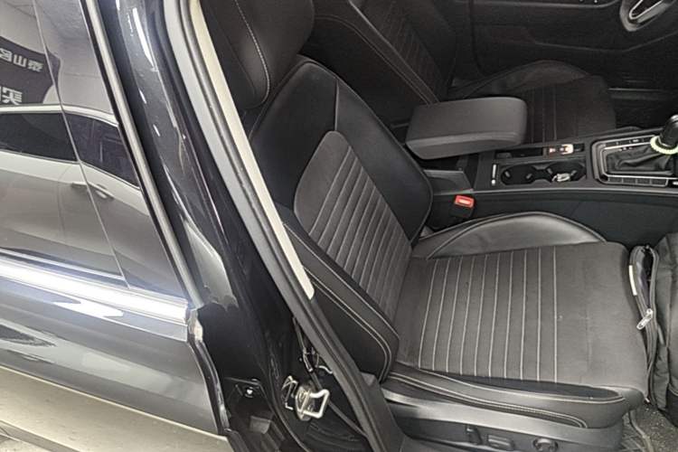 Used Volkswagen Magotan 2020 330TSI DSG Luxury Edition Right Front Seat