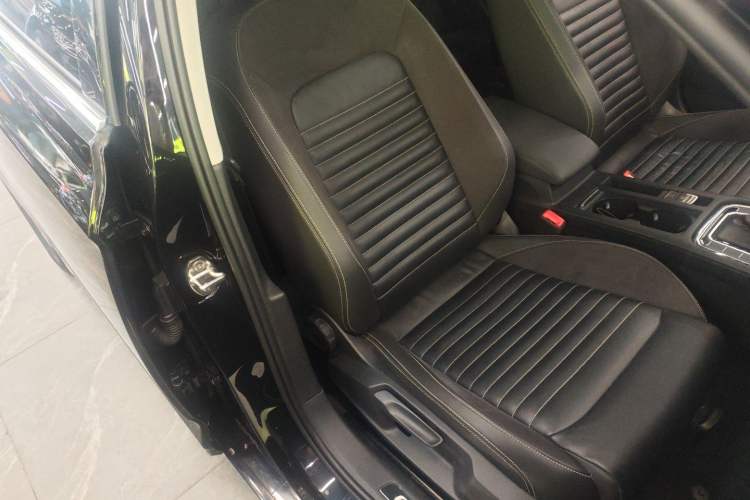 Used Volkswagen Magotan 2020 280TSI DSG Comfort Edition Right Front Seat