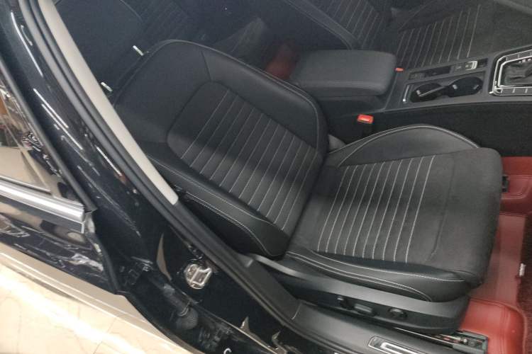Used Volkswagen Magotan 2020 330TSI DSG Luxury Edition Right Front Seat