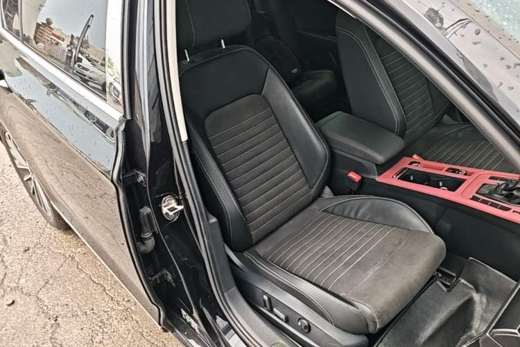 Used Volkswagen Magotan 2020 330TSI DSG Luxury Edition Right Front Seat