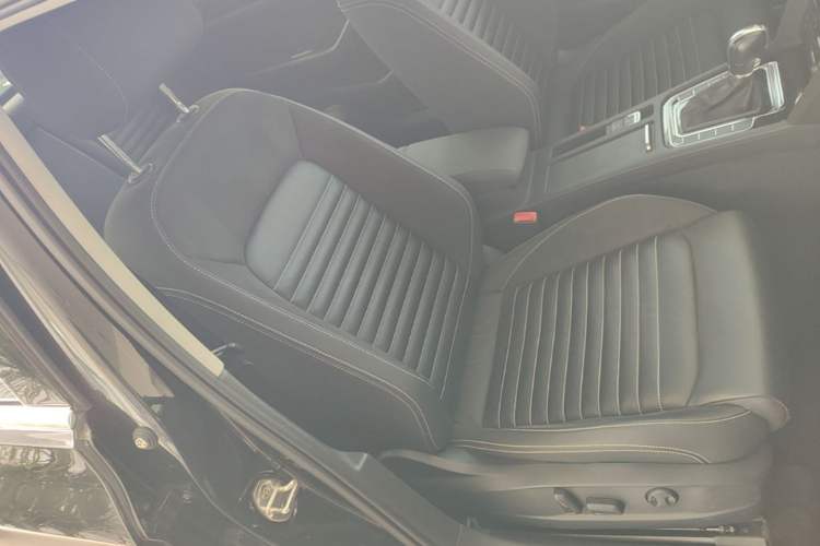 Used Volkswagen Magotan 2020 330TSI DSG Leading Model Right Front Seat