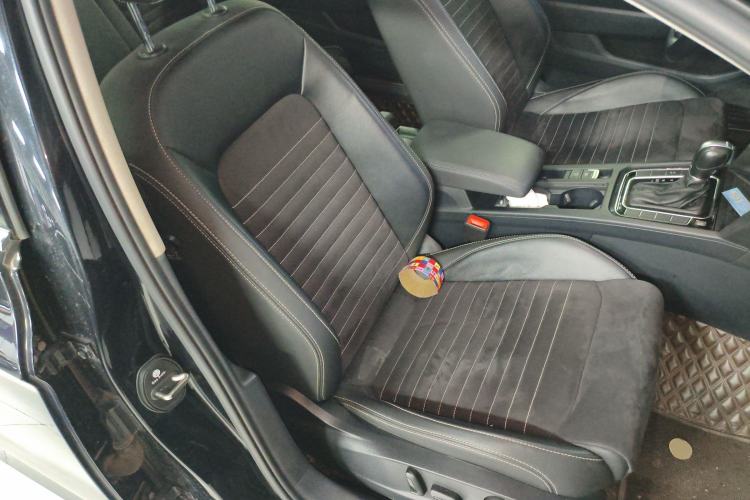 Used Volkswagen Magotan 2020 330TSI DSG Luxury Edition Right Front Seat