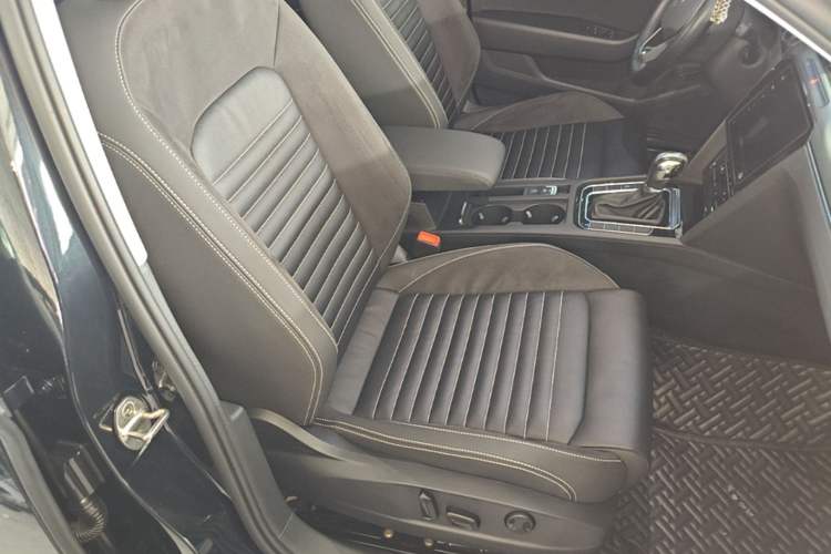 Used Volkswagen Magotan 2020 280TSI DSG Leading Edition Right Front Seat
