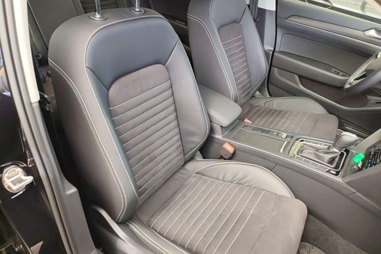 Used Volkswagen Magotan 2020 380TSI DSG Luxury Version Right Front Seat