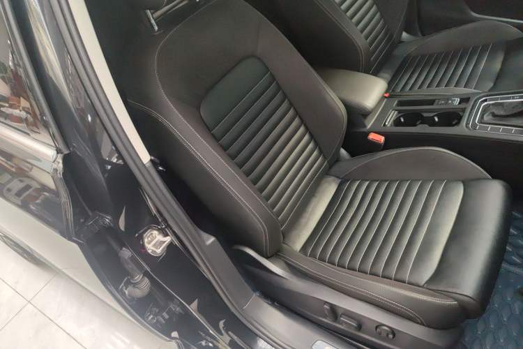 Used Volkswagen Magotan 2020 330TSI DSG Leading Model Right Front Seat