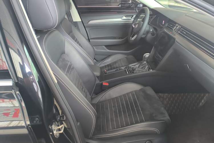 Used Volkswagen Magotan 2020 330TSI DSG Luxury Edition Right Front Seat
