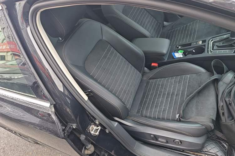 Used Volkswagen Magotan 2020 330TSI DSG Luxury Edition Right Front Seat