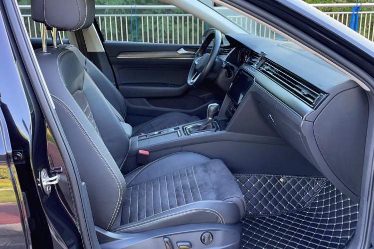 Used Volkswagen Magotan 2020 380TSI DSG Luxury Version Right Front Seat