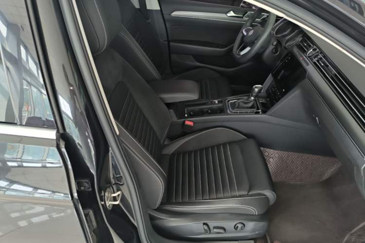 Used Volkswagen Magotan 2020 330TSI DSG Leading Model Right Front Seat
