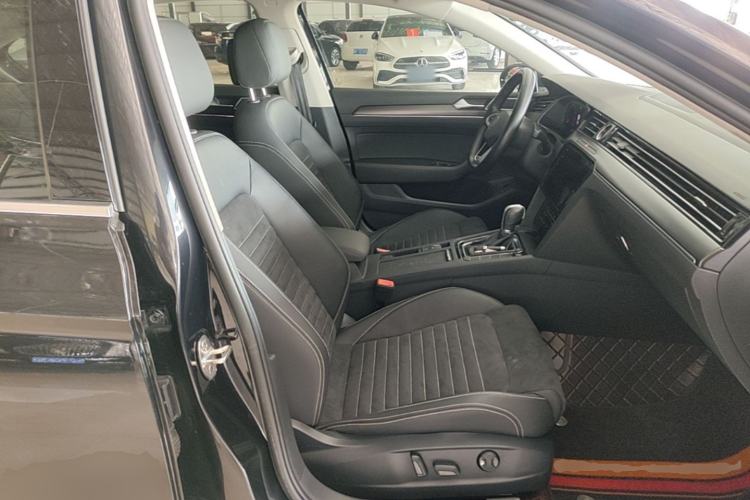 Used Volkswagen Magotan 2020 330TSI DSG Luxury Edition Right Front Seat