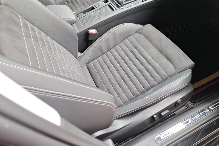 Used Volkswagen Magotan 2020 330TSI DSG Luxury Edition Right Front Seat