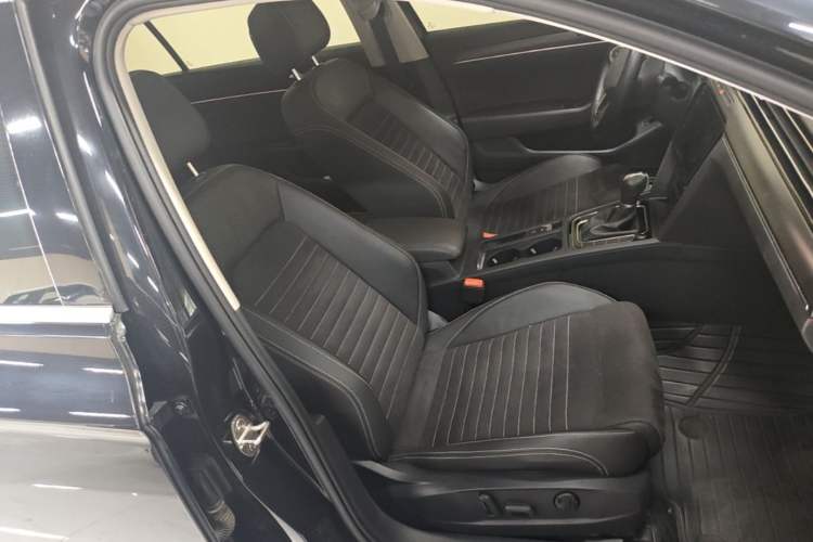 Used Volkswagen Magotan 2020 380TSI DSG Luxury Version Right Front Seat