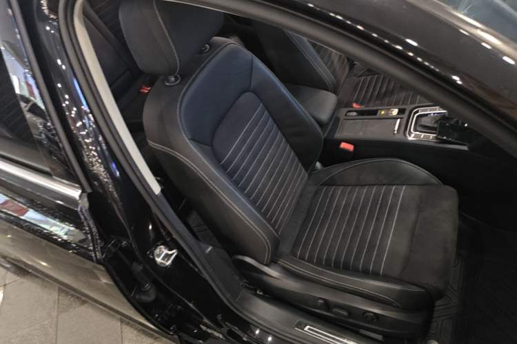 Used Volkswagen Magotan 2020 330TSI DSG Luxury Edition Right Front Seat