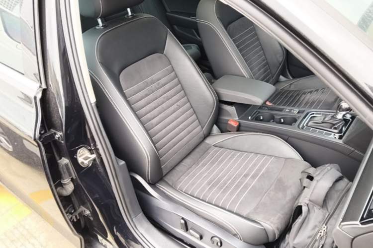 Used Volkswagen Magotan 2020 330TSI DSG Luxury Edition Right Front Seat